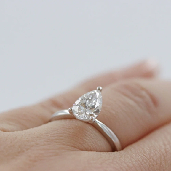 North040 Platina - Vigsel- & förlovningsringar - Schalins - Fri storleksändring* - Nordic Spectra