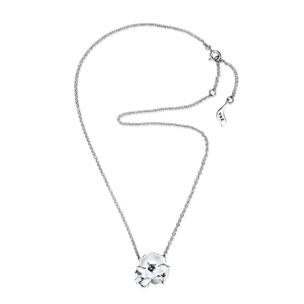 från Efva Attlings kollektion inspirerad av naturens former.