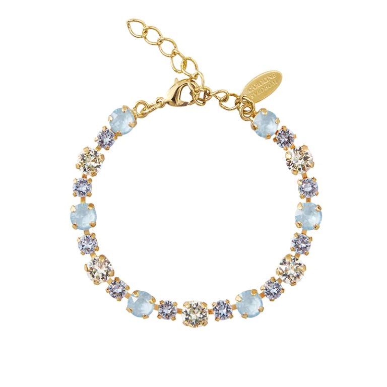 Guldpläterat Calanthe-armband med ljusblå Swarovski-kristall från Caroline Svedbom