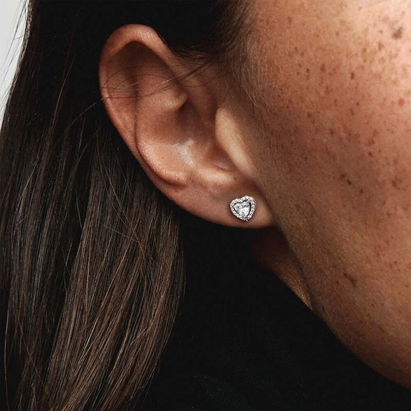 Erhabene Herzen Ohrstecker von PANDORA, Schneller Versand - Nordicspectra.de
