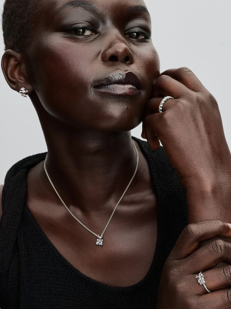 Disney Stitch halsband i sterlingsilver med färgglad design och kubisk zirkonia.