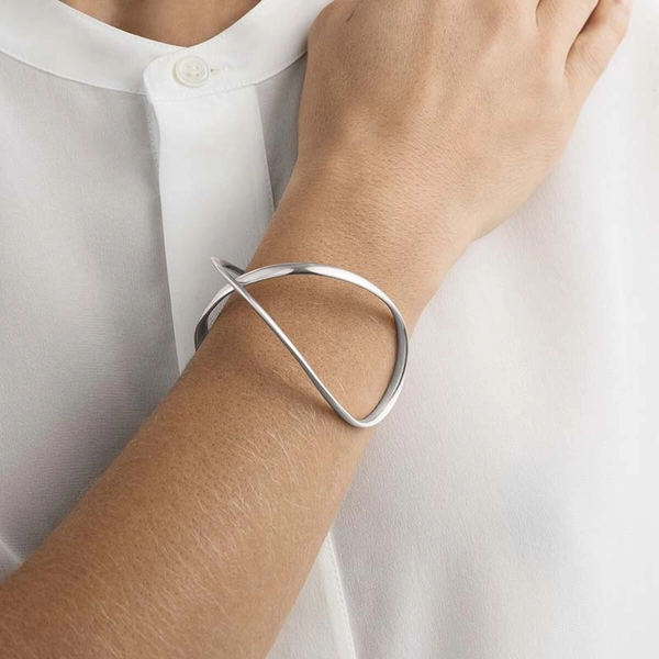 Infinity Bangle - Georg Jensen - Suuri valikoima & ilmainen lahjapaketointi - Nordicspectra.fi