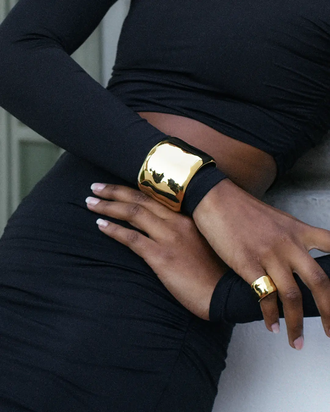Flowy Bangle Gold - Edblad - Snabba leveranser - Gratis paketinslagning