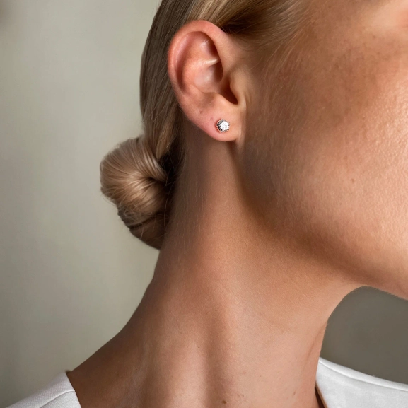 elegante Ohrstecker aus poliertem Silber