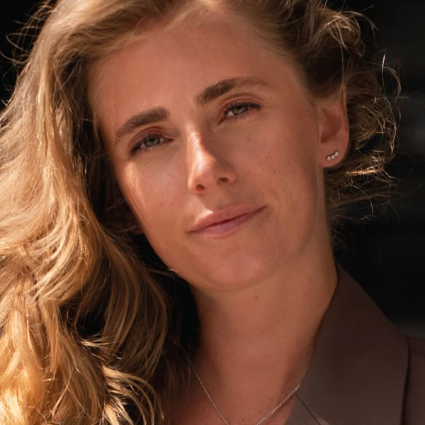 Efva Attlingin klassinen ja moderni muotoilu.