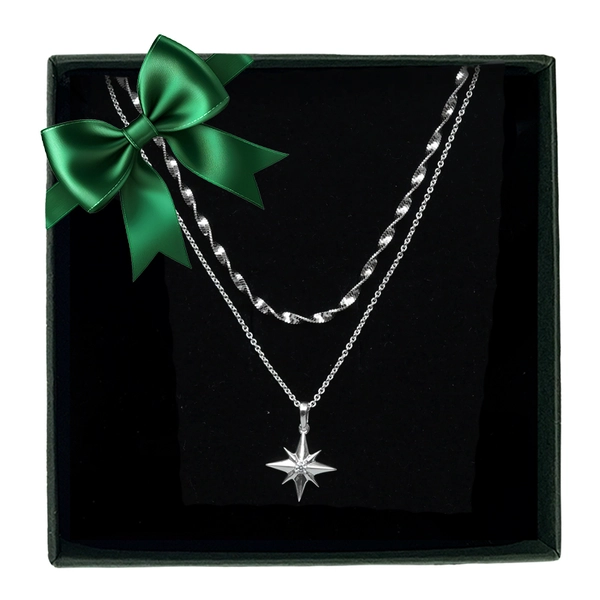Set med Herringbone Twisted Necklace och North Star Big Necklace från Syster P.
