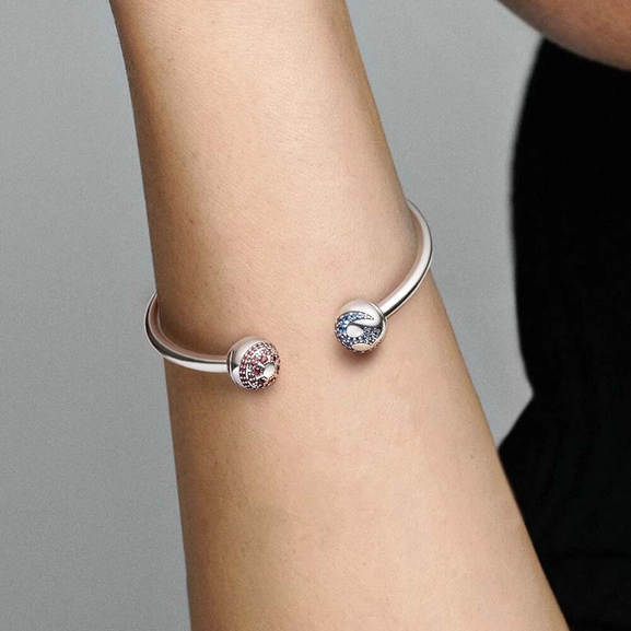 Pandora Moments Star Wars™ Helle & Dunkle Seite-Logo Offener Armreif von PANDORA, Schneller Versand - Nordicspectra.de