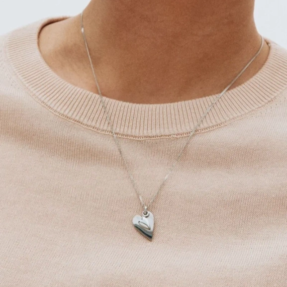 129440-edblad-heart-to-heart-necklace-steel-5 10.07.04