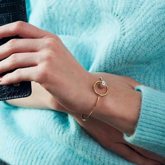 Clara Bangle Gold - Edblad - Snabb frakt & paketinslagning - Nordicspectra.se