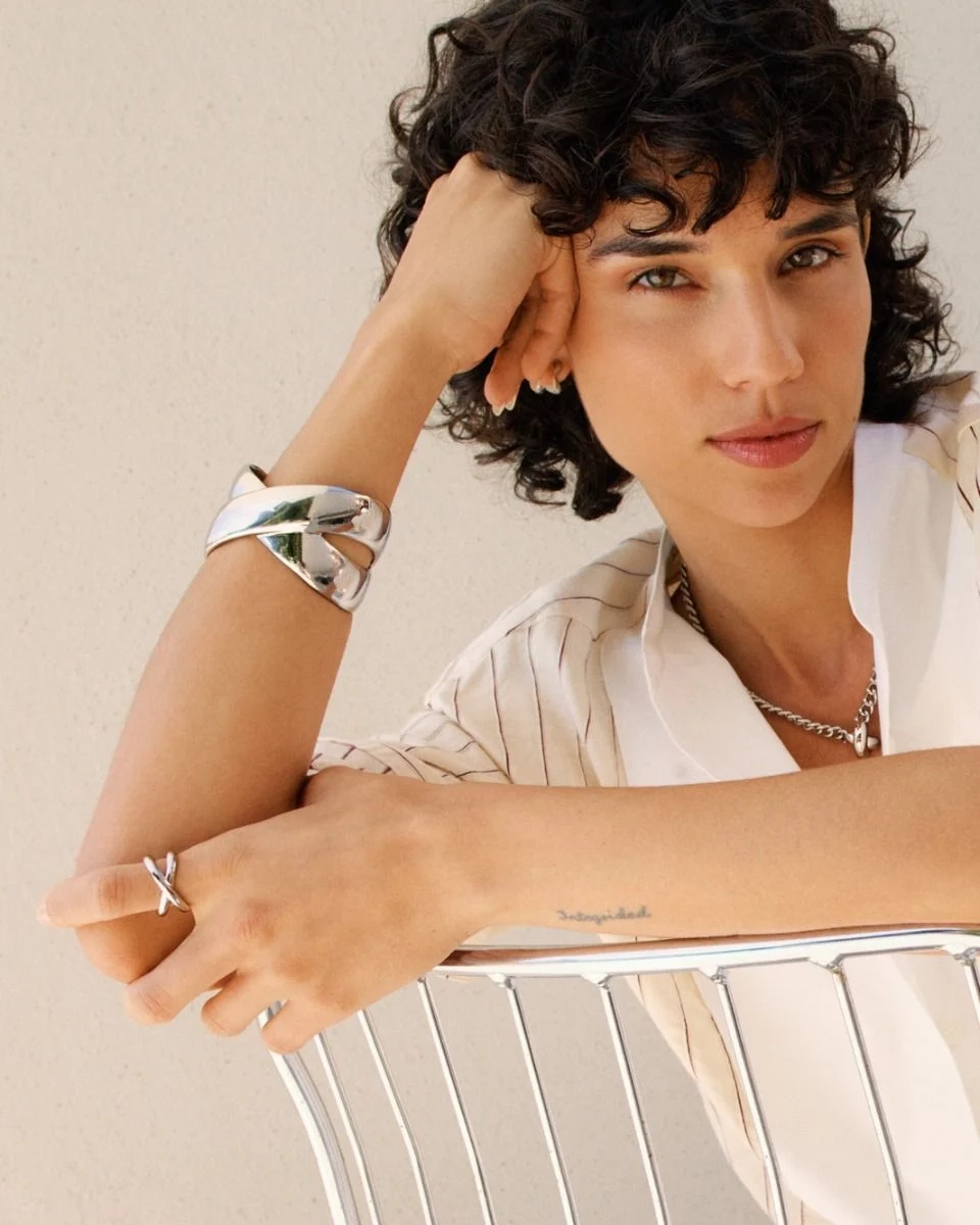 elegant och stilren design som omsluter handleden.