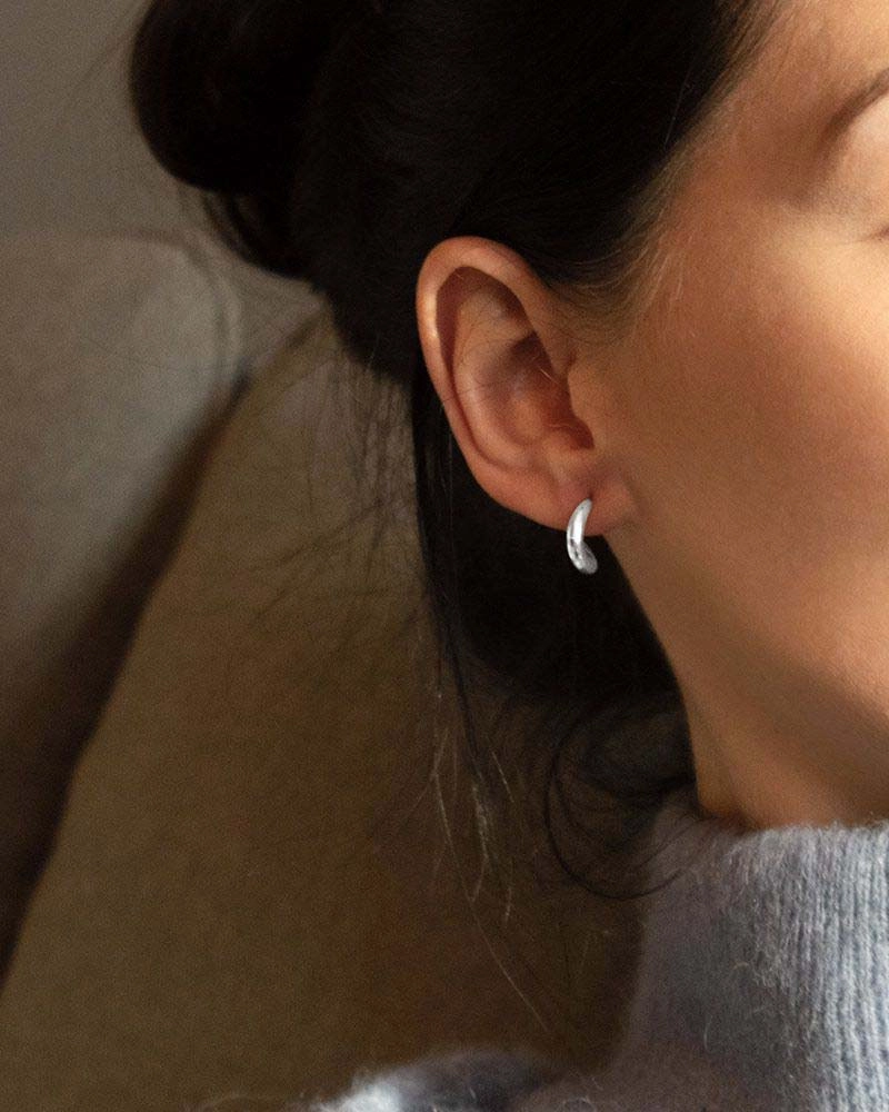 Nordic Light Studs - Drakenberg Sjölin Örhängen - Snabb frakt & paketinslagning - Nordicspectra.se