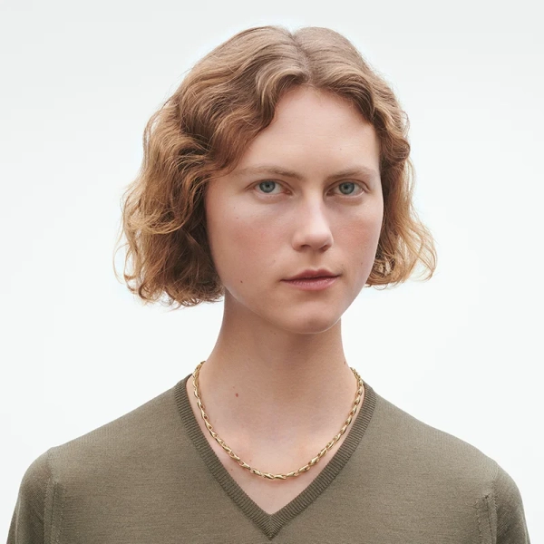 AW25_ECOM_ON-MODEL_REFLECT_SLIM_LINK_NECKLACE_20001285
