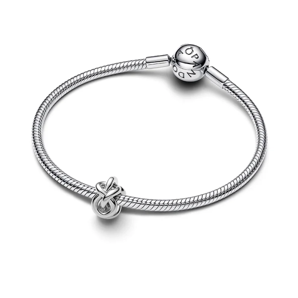 Evighetsknut Berlock från Pandora Moments i sterlingsilver
