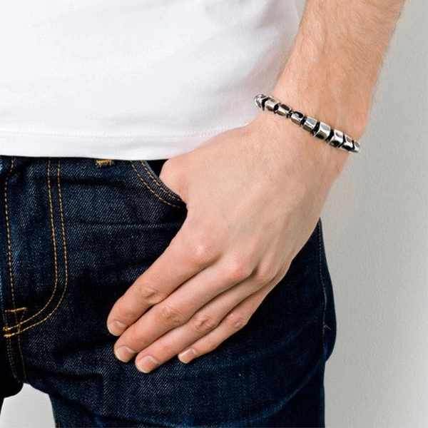 Spine Brace - Efva Attling - Suuri valikoima & ilmainen lahjapaketointi - Nordicspectra.fi