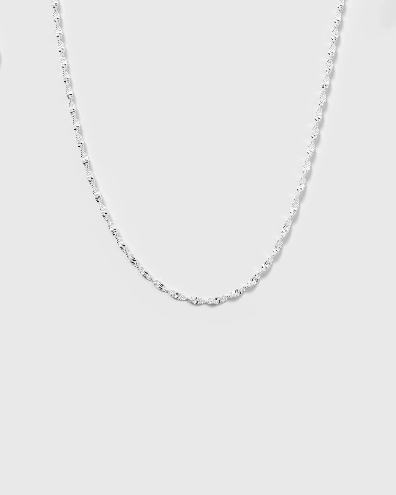 Set med Herringbone Twisted Necklace och North Star Big Necklace från Syster P.