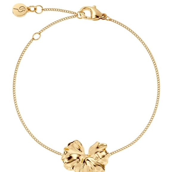 Armband i 14K guldplätering med ett stiliserat blomblad i mitten