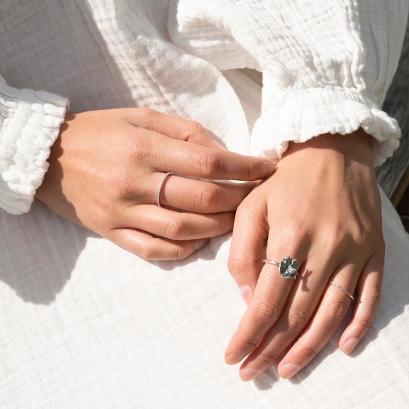 Violet Ring - Efva Attling - Suuri valikoima & ilmainen lahjapaketointi - Nordicspectra.fi