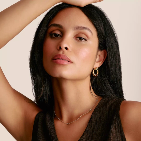 Vita Stenar Halsband från Thomas Sabo i silver med gnistrande cubic zirconia på tunn ankarkedja