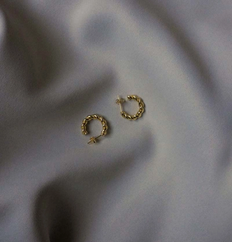 Victory Small Twin Ear Gold -CU Jewellery - Snabb frakt & paketinslagning - Nordicspectra.se