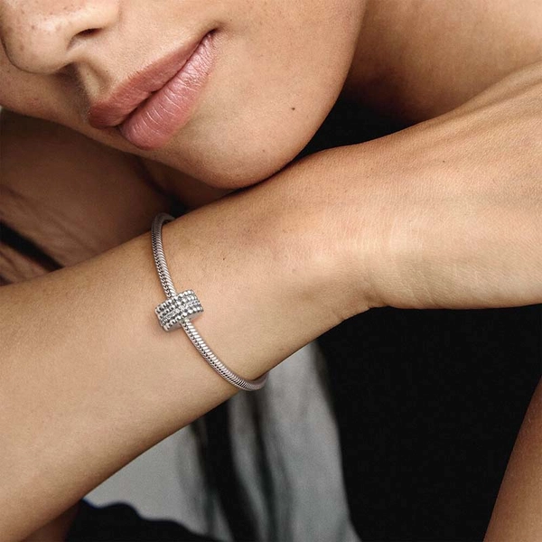 Kuulakoristeltu Lukkopala Hela - PANDORA - Suuri valikoima & ilmainen lahjapaketointi - Nordicspectra.fi