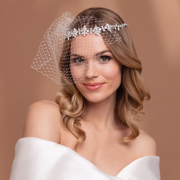 elegant och romantisk design från Caroline Svedbom Bridal Collection.