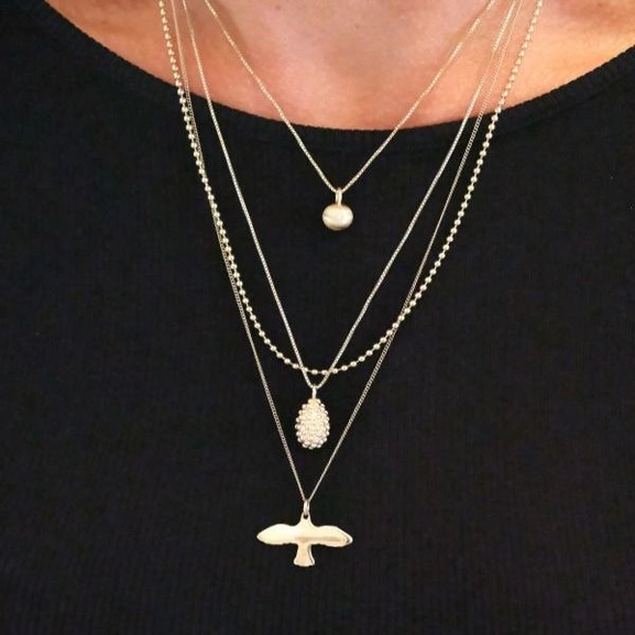 Dew Necklace Gold - Emma Israelsson - Snabb frakt & paketinslagning - Nordicspectra.se