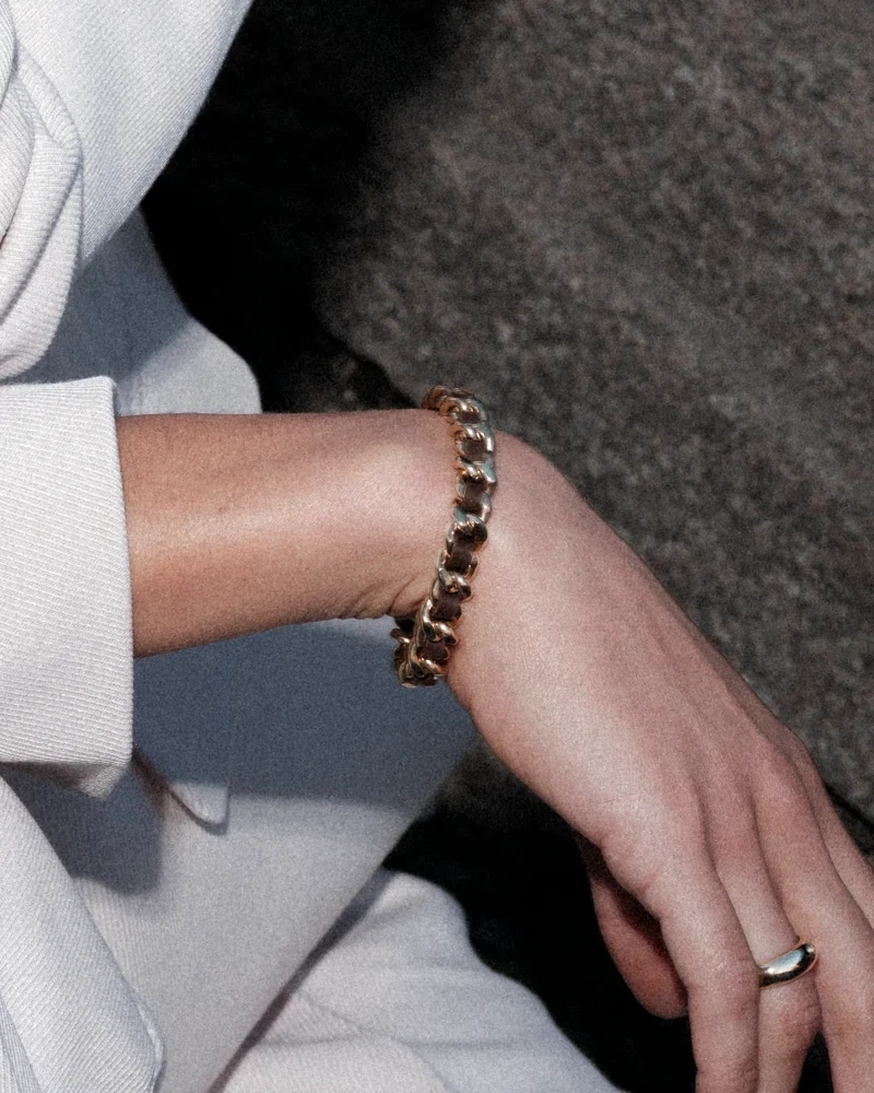 ADELIA Leather Armband Brunt/Guld - Astrid & Agnes - Nordic Spectra