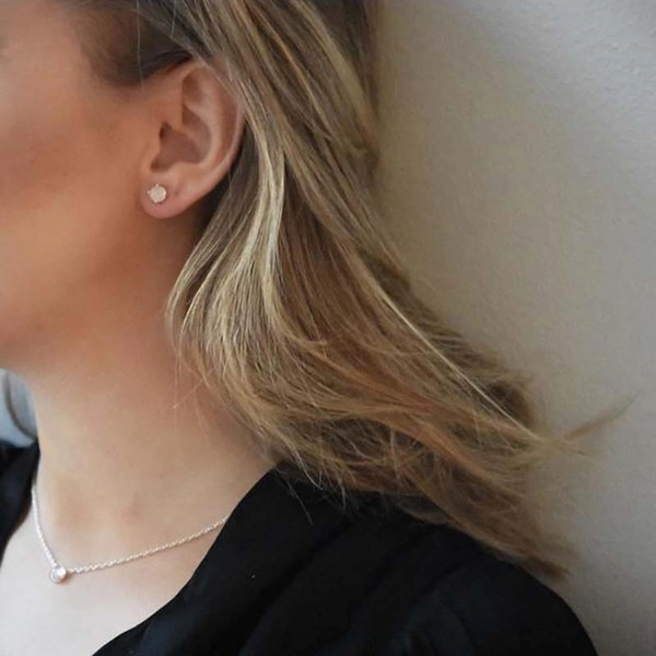 Cherry Blossom Single Studs - Drakenberg Sjölin Örhängen - Snabb frakt & paketinslagning - Nordicspectra.se