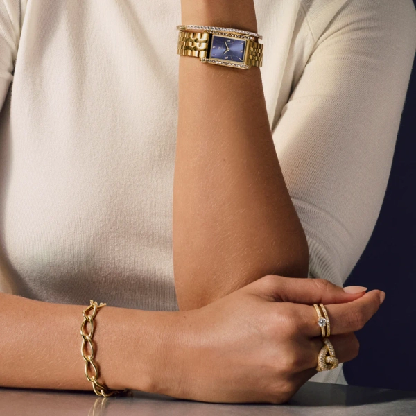 ett elegant armband i 18K guldpläterat silver med gnistrande cubic zirconia-stenar.