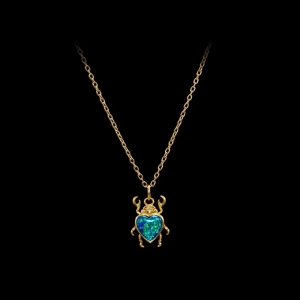 Beetle Necklace Gold i 18K guldpläterat silver med syntetisk opal