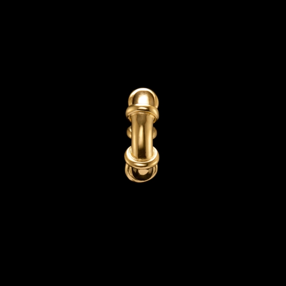 skulpturaler Ohrring aus 18-karätig vergoldetem Silber mit ringförmigen Details