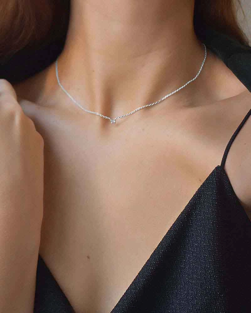 Diamond Sky Drop Necklace - Drakenberg Sjölin Halsband - Snabb frakt & paketinslagning - Nordicspectra.se