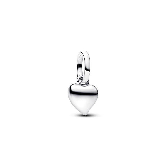 Herzförmiger Mini-Anhänger aus Sterlingsilber aus der Pandora ME Kollektion. Ein Symbol wahrer und vollkommener Liebe