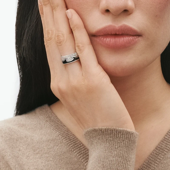 SS25_ECOM_ON-MODEL_FUSION_END_RING_20000331_20001558_Close-ups