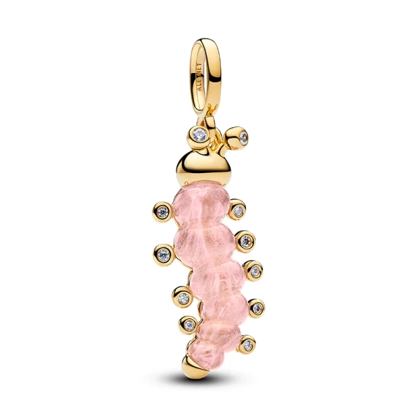 Pinkfarbener Schmetterlingsraupen-Charm in Gold von PANDORA mit rosafarbenem Muranoglas