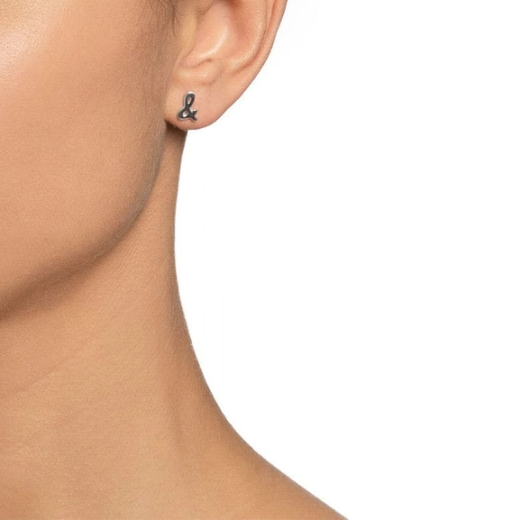 & Ear - Efva Attling örhängen - Snabb frakt & paketinslagning - Nordicspectra.se