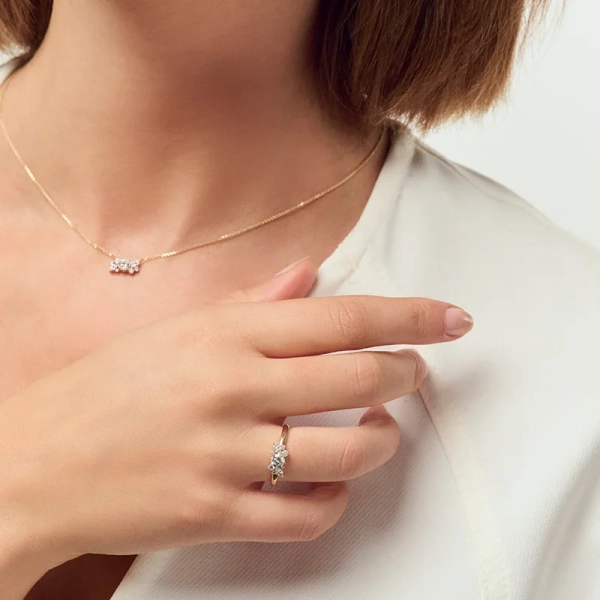 Lovere Ring 14K Guld från Sif Jakobs med ett elegant diamantkluster