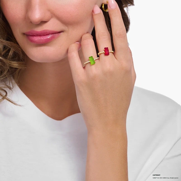 HARIBO Ring med Grön Gummibjörn & Glittrande Stenar Guld - Thomas Sabo - Snabb leverans & paketinslagning - Nordic Spectra