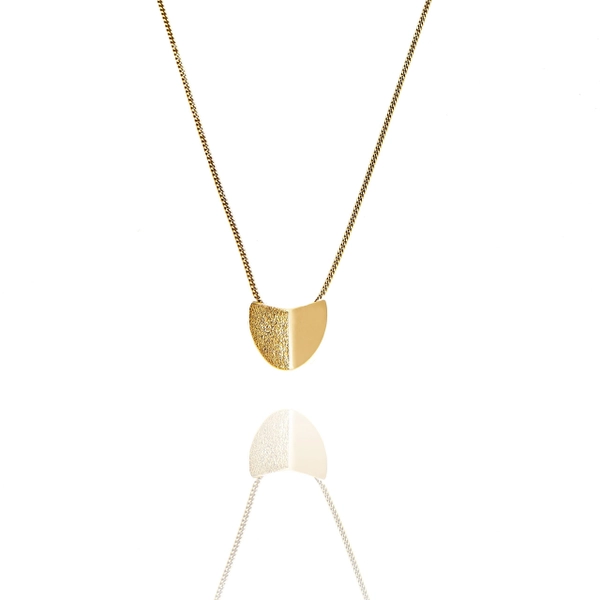 Roof Big Pendant Neck Gold -CU Jewellery - Snabb frakt & paketinslagning - Nordicspectra.se