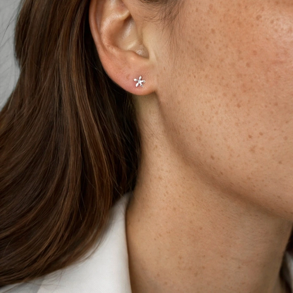Etoile Studs örhängen i återvunnet silver från Drakenberg Sjölin