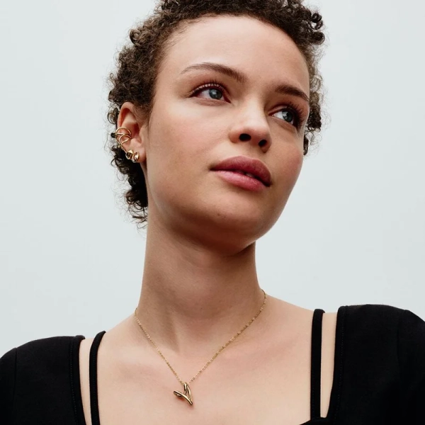 Q224_D_PDP_Model_Styled_26_1x1_RGB