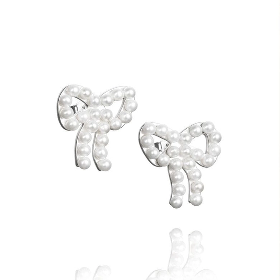 Mini Pearls Bow Ear - Efva Attling örhängen - Snabb frakt & paketinslagning - Nordicspectra.se