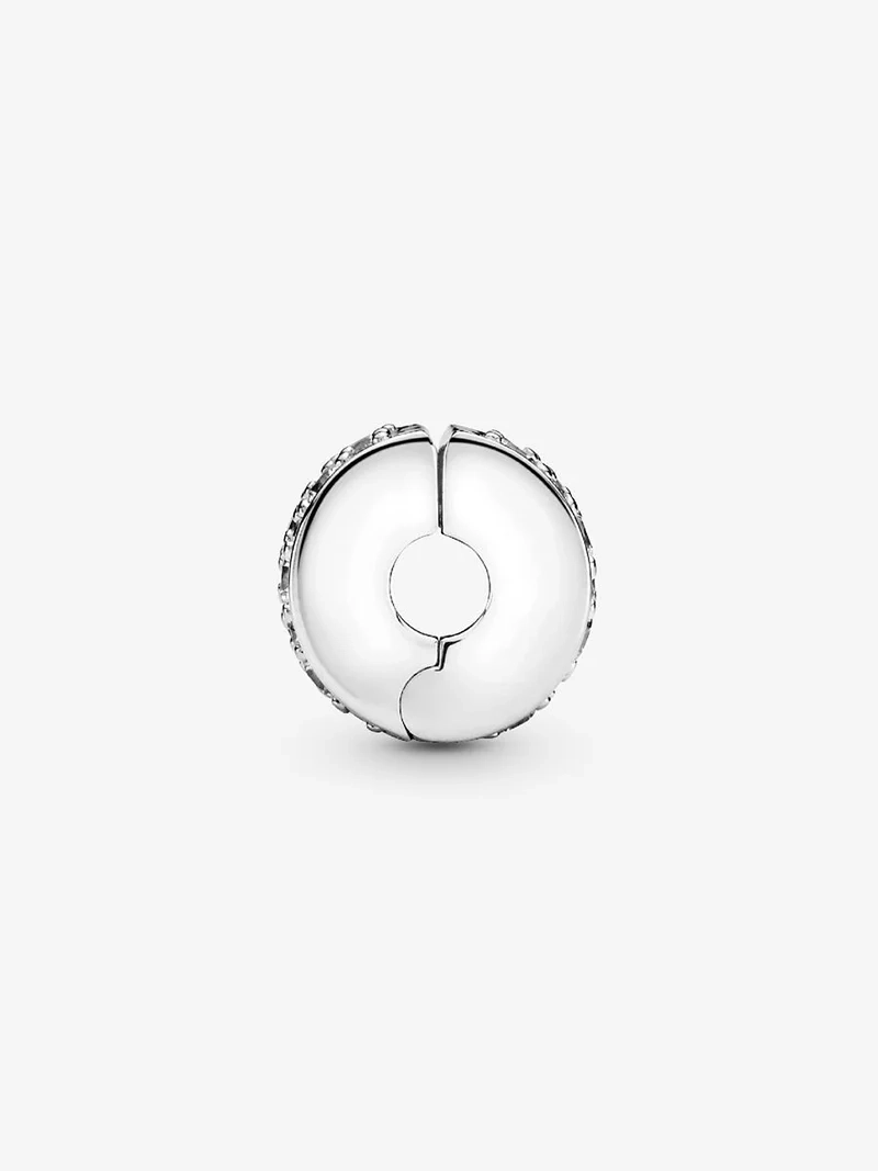 Skimrande Pavé Klämstopp i silver med Cubic Zirconia stenar från Pandora Moments kollektionen.
