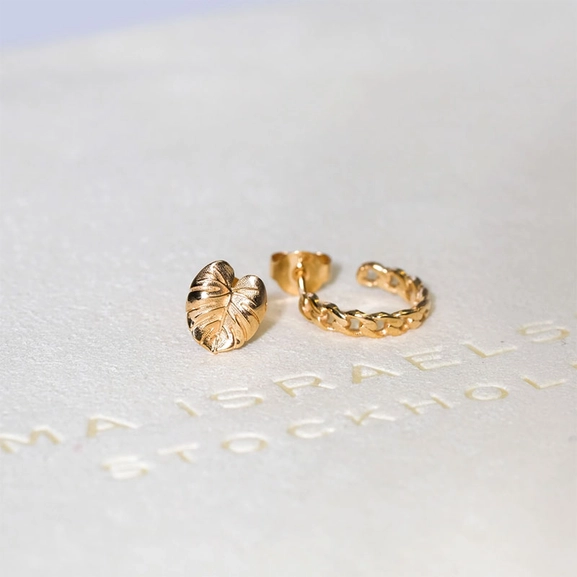 Mini Palm Leaf Earrings Gold - Emma Israelsson - Snabb frakt & paketinslagning - Nordicspectra.se