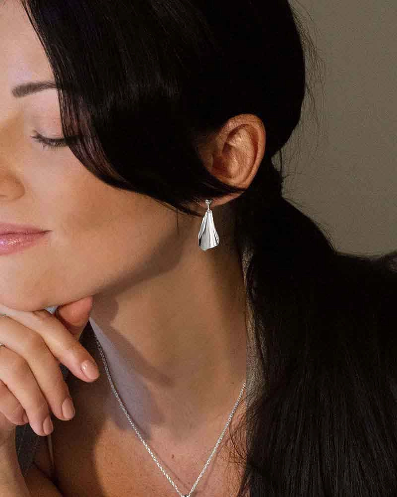 Gardenia Small Earrings - Drakenberg Sjölin Örhängen - Snabb frakt & paketinslagning - Nordicspectra.se