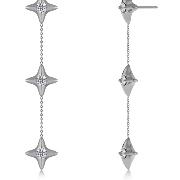 Eleganta örhängen i polerat stål med tre stjärnor och gnistrande cubic zirconia