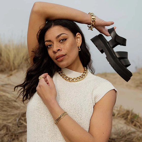 HAILEY Armband Guld - Astrid & Agnes - Snabb frakt & paketinslagning - Nordicspectra.se