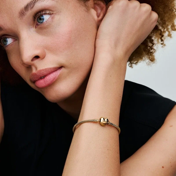 Moments Heart Clasp Ormkedjearmband Guld - PANDORA - 1-2 dagar leverans - Gratis paketinslagning
