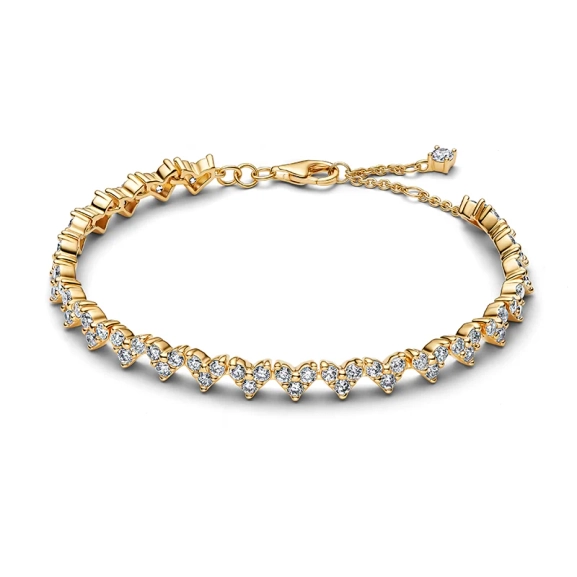 Armband mit funkelnden Herzen und 14-karätiger Vergoldung aus der Pandora Timeless Kollektion.
