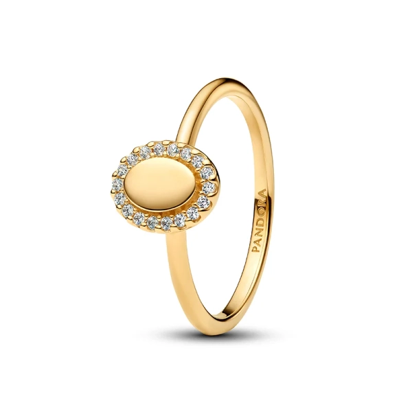 Ovaler Halo-Ring aus Gold von Pandora Timeless mit Edelstein in der Mitte und funkelnden Steinen rundherum. Verleihen Sie Ihrem Stil mit diesem exklusiven Ring eine persönliche Note.